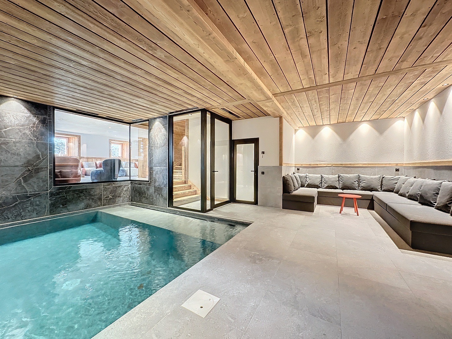 Piscine intérieure chauffée