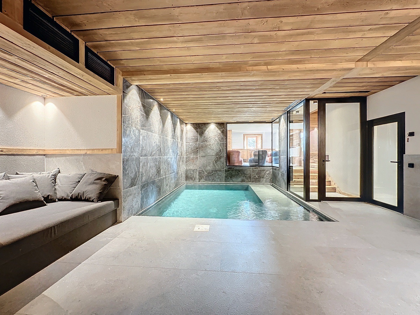 Piscine intérieure